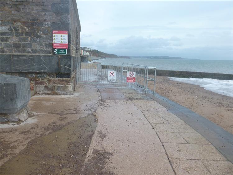 New signs along the sea wall 002